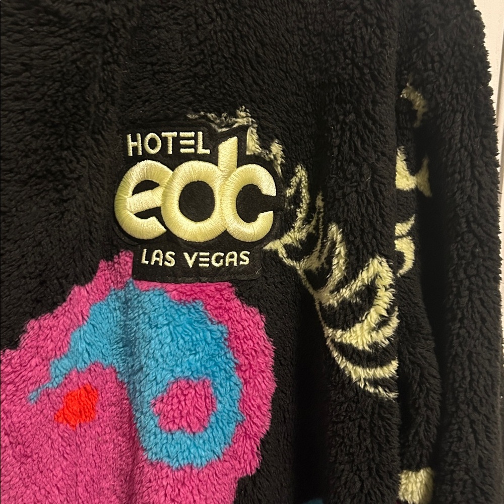 EDC • Rare Hotel EDC Robe black push soft‎ and fluffy